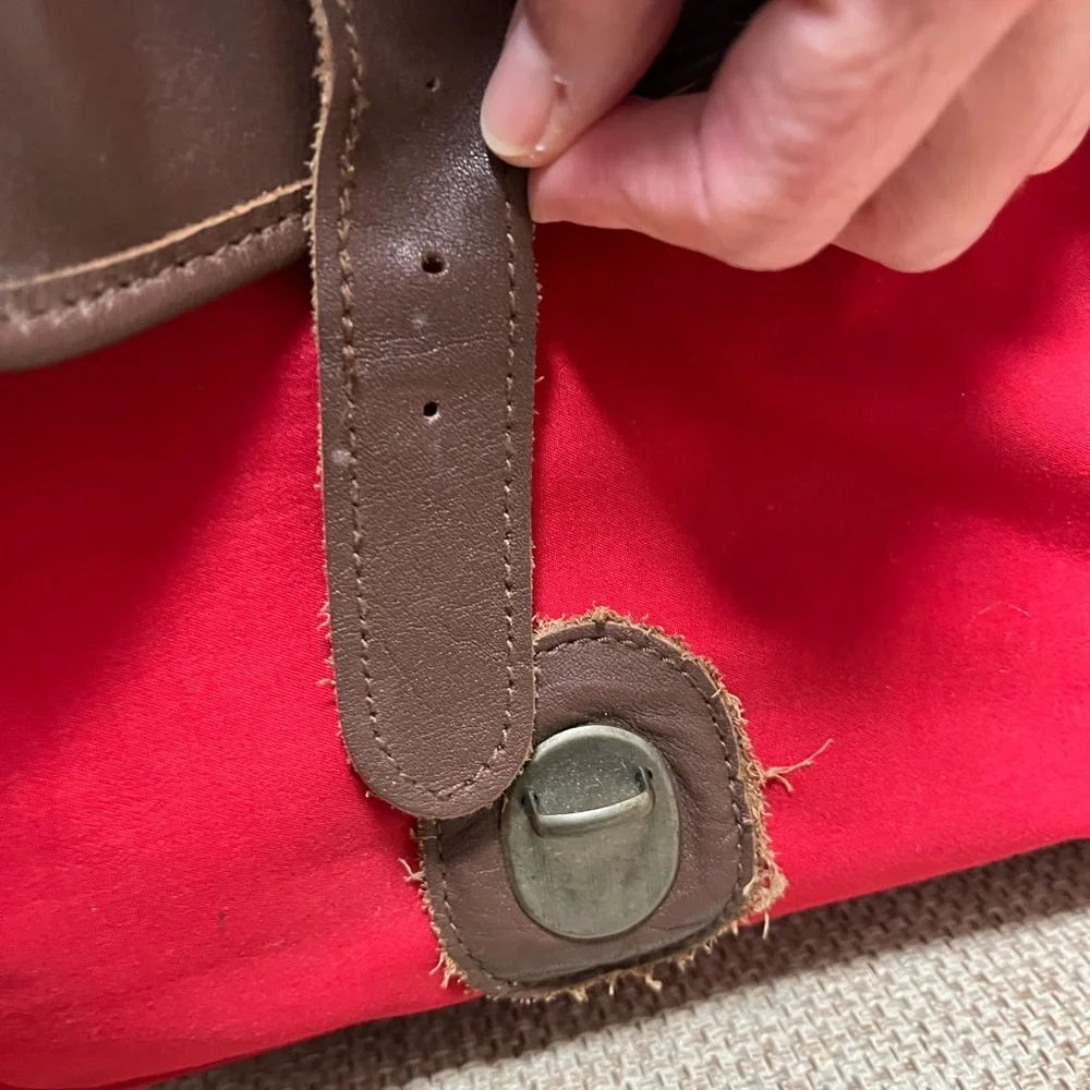 Marlboro Red & Brown Duffel Bag, GUC, clean, missing 2 buckles front flap